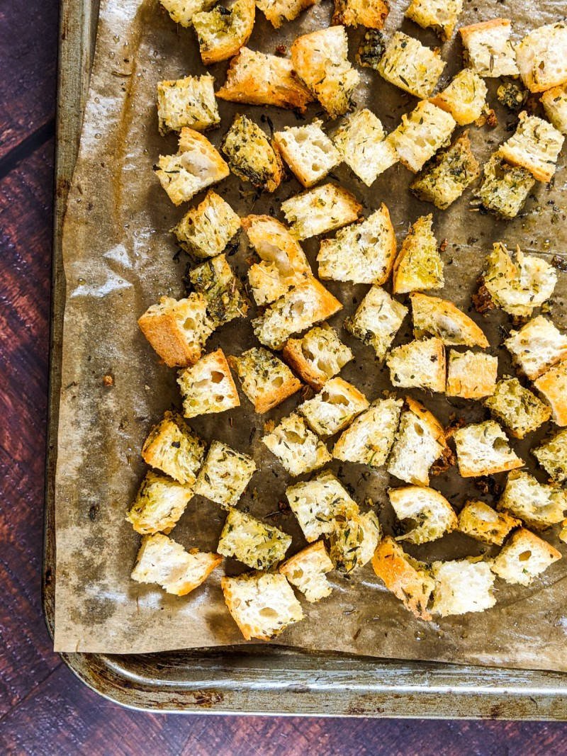 vegan-croutons-herbs-main